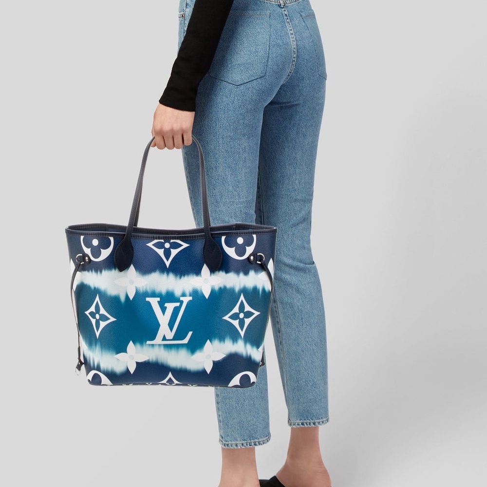 LIKE NEW!  Louis Vuitton Totes - Picture 6 of 7